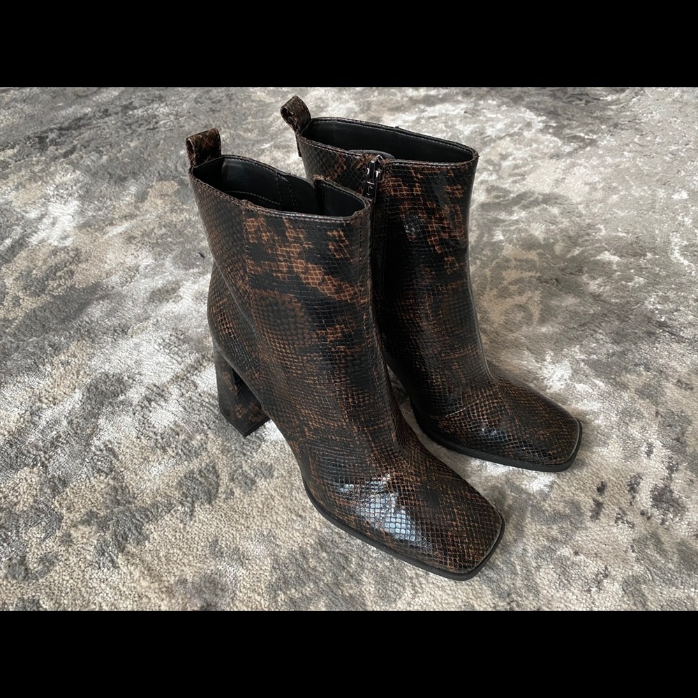 Boots brand new Snake skin
